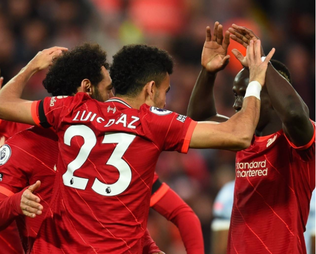 立博官方入口-赛地聚焦：国王杯赛后热度飙升，西汉姆远射贴柱，压力陡增，阵容厚度经受考验的简单介绍